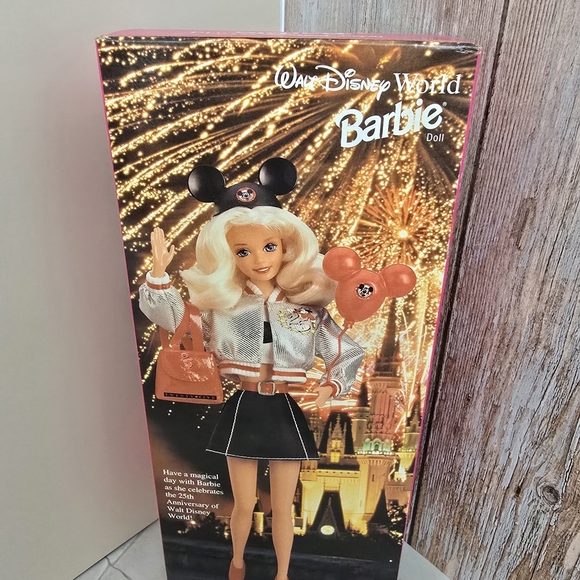 Disney Special Edition Barbie Exclusive - Picture 2 of 2